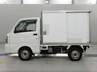 NISSAN NT100 CLIPPER