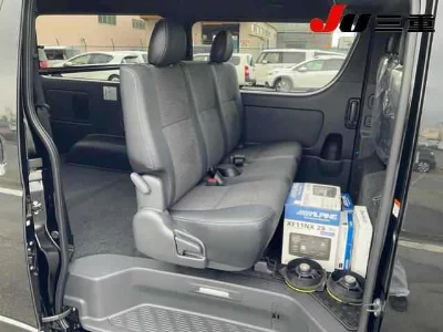 TOYOTA HIACE VAN