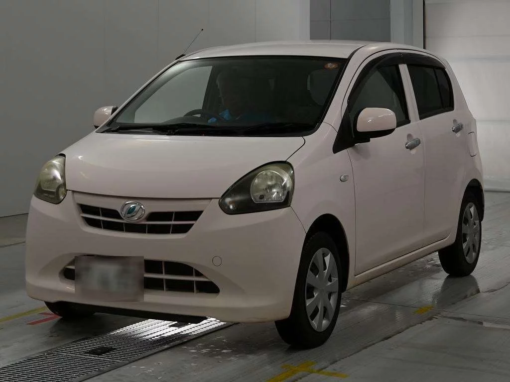Daihatsu Mira e:S  с аукциона в Японии