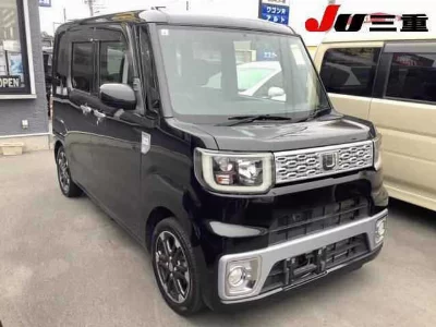 DAIHATSU WAKE