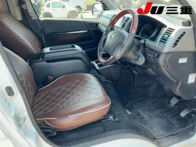 TOYOTA REGIUS VAN