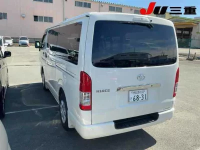 TOYOTA HIACE VAN