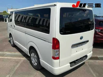 TOYOTA HIACE VAN