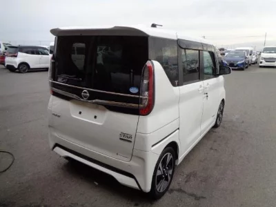 NISSAN ROOX