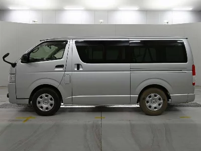TOYOTA REGIUS VAN