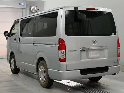 TOYOTA REGIUS VAN