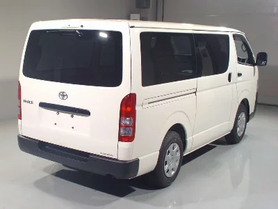 TOYOTA HIACE VAN
