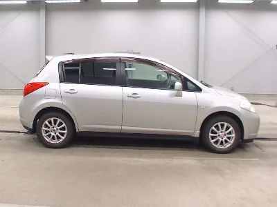 NISSAN TIIDA