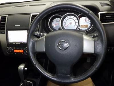 NISSAN TIIDA