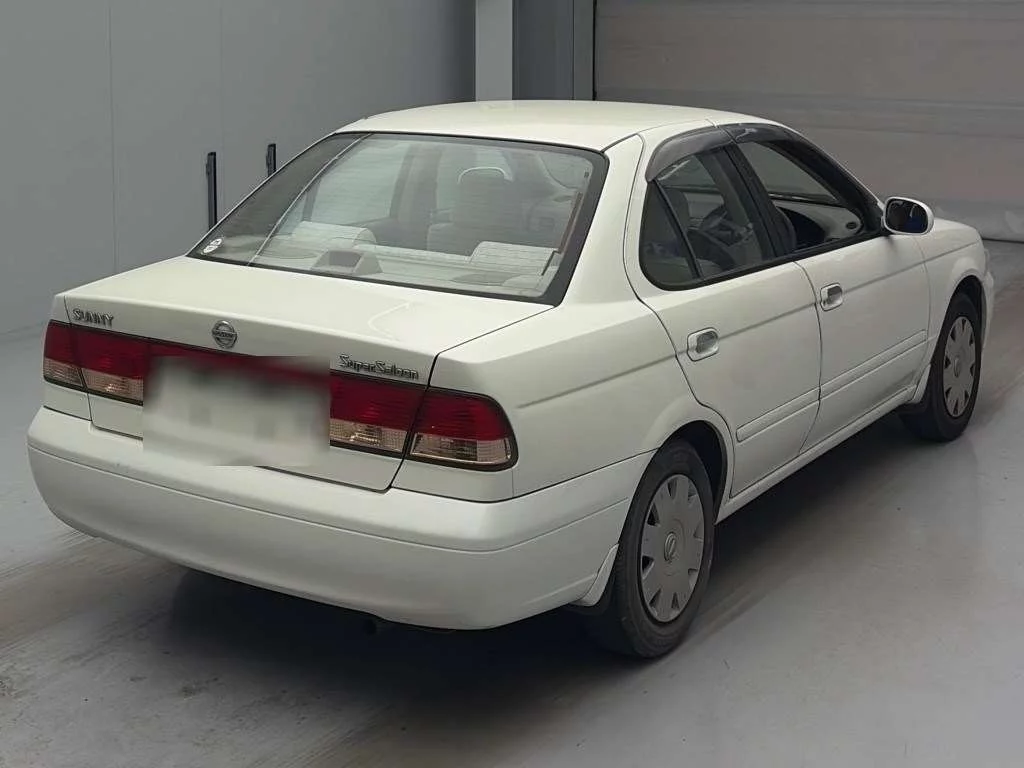 Nissan Sunny  с аукциона в Японии