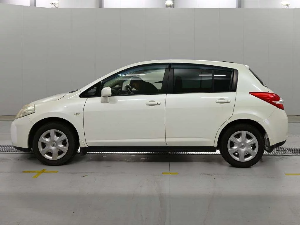 Nissan Tiida  с аукциона в Японии