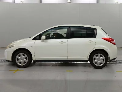 NISSAN TIIDA