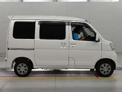 TOYOTA PIXIS VAN