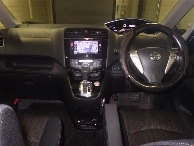 Nissan Serena  с аукциона в Японии