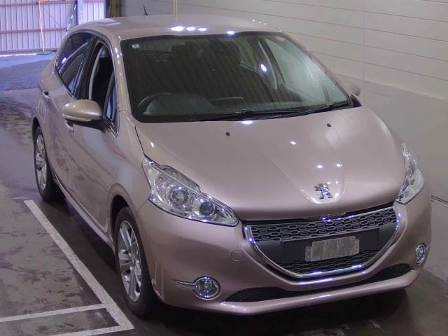 Peugeot 208  с аукциона в Японии