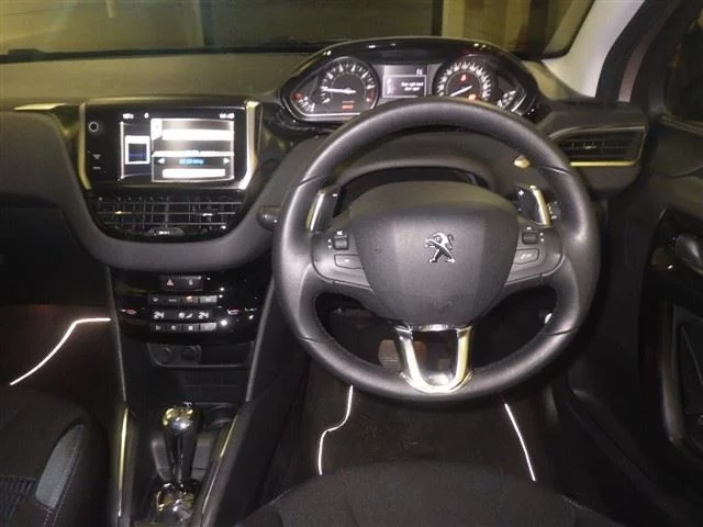 Peugeot 208  с аукциона в Японии
