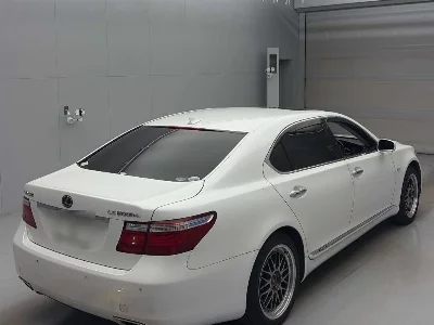 Lexus LS600hL