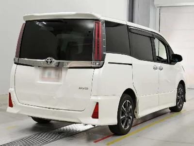 TOYOTA NOAH