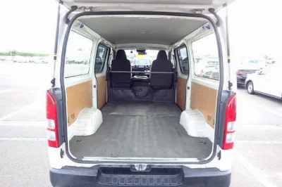 TOYOTA HIACE VAN