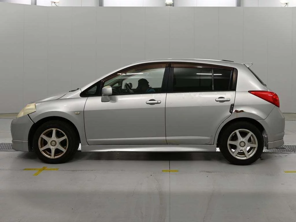 Nissan Tiida  с аукциона в Японии