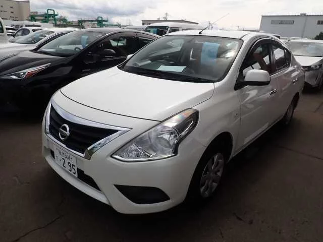 Nissan Tiida Latio  с аукциона в Японии