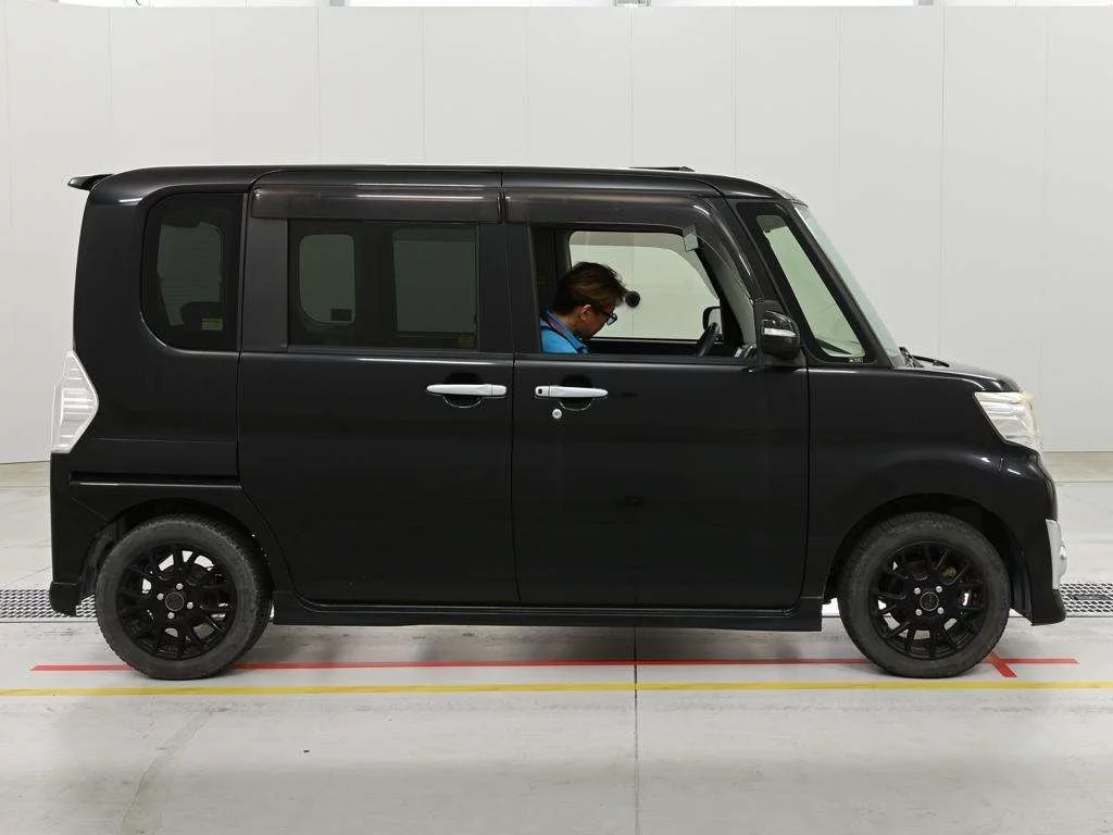 Daihatsu Tanto  с аукциона в Японии