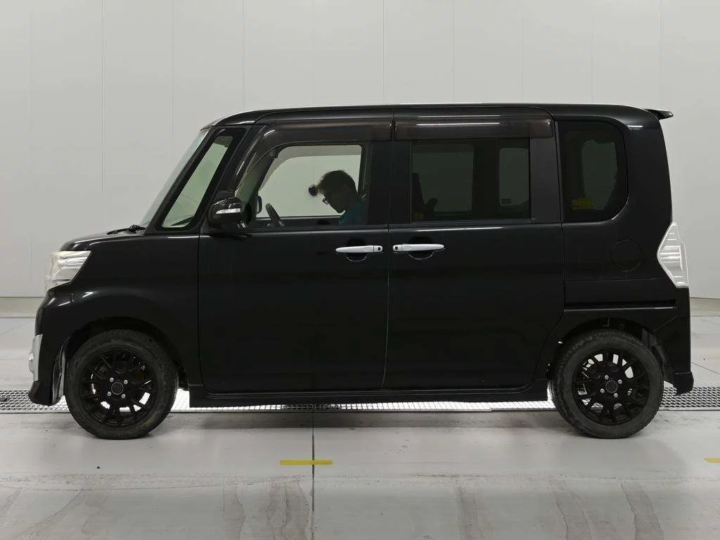 Daihatsu Tanto  с аукциона в Японии