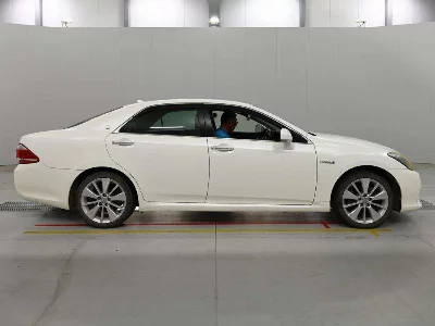 Toyota CROWN HYBRID