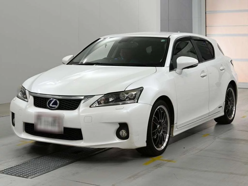 Lexus CT200h  с аукциона в Японии