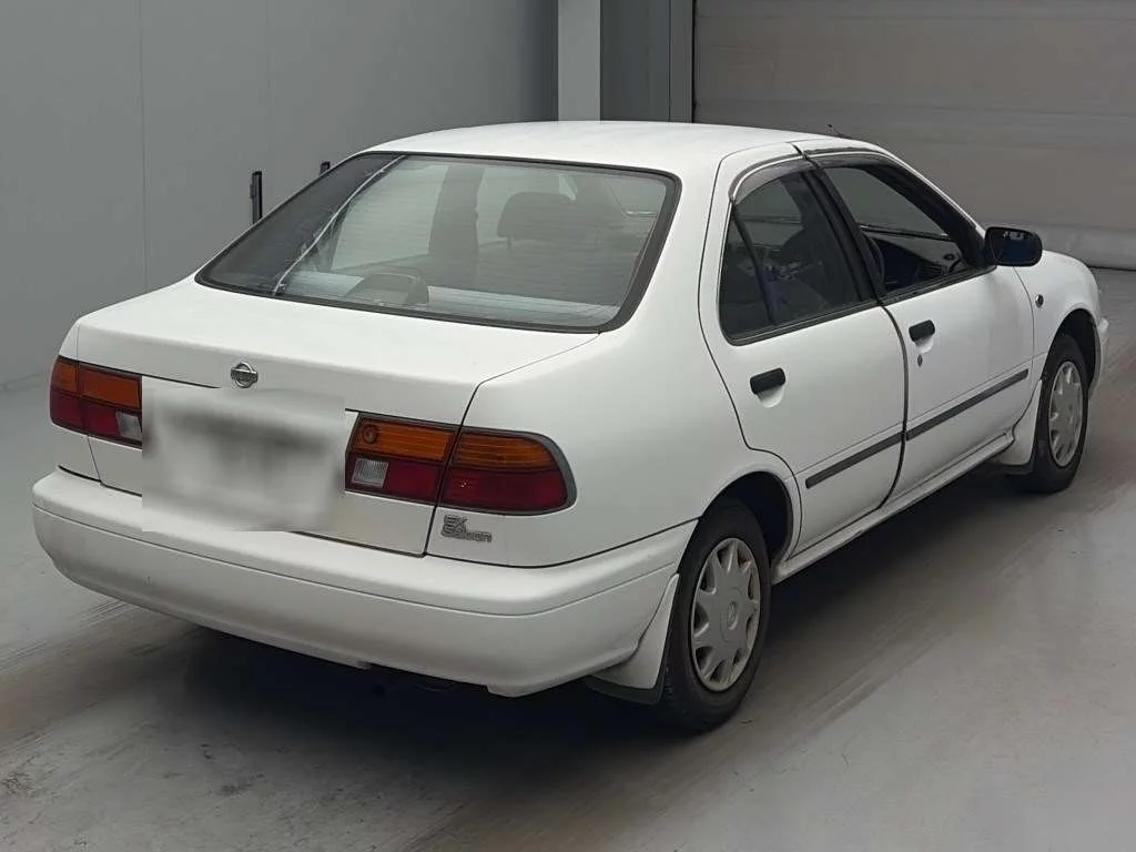 Nissan Sunny  с аукциона в Японии