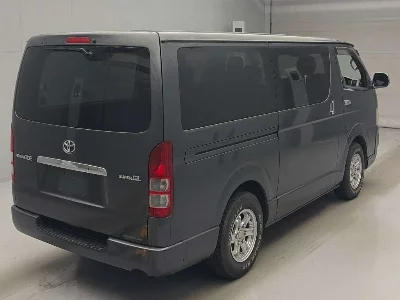 TOYOTA REGIUS VAN