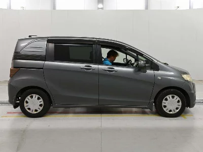 Honda Freed Spike