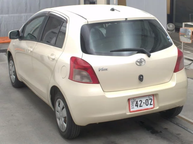 Toyota Vitz  с аукциона в Японии