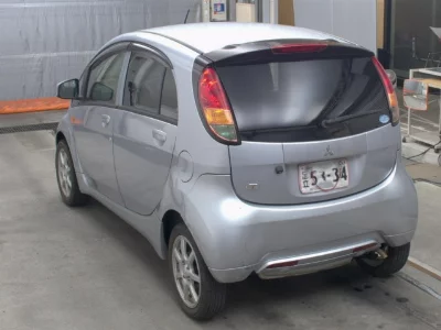 Mitsubishi i