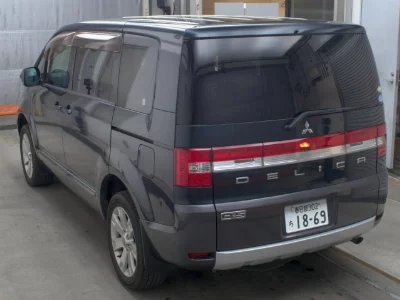 Mitsubishi Delica D:5