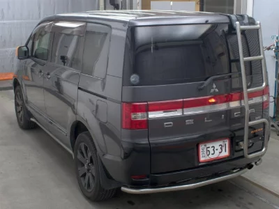 Mitsubishi Delica D:5