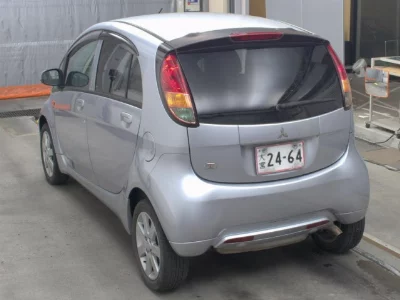 Mitsubishi i
