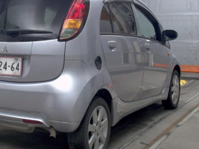 Mitsubishi i