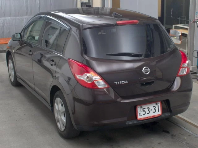 Nissan Tiida  с аукциона в Японии