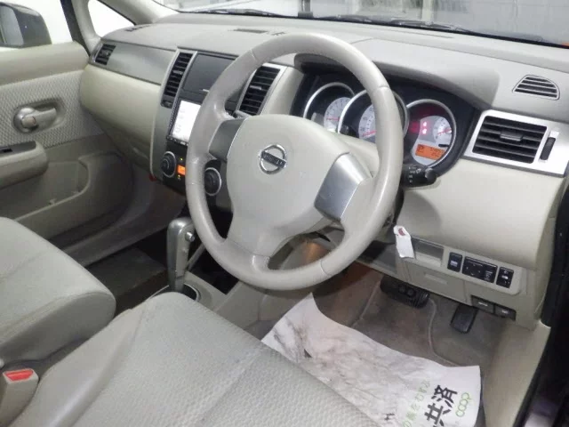 Nissan Tiida  с аукциона в Японии