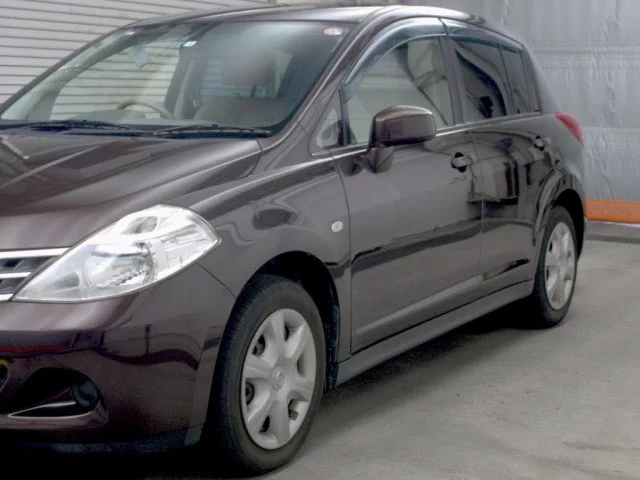 Nissan Tiida  с аукциона в Японии