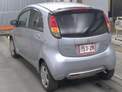 Mitsubishi i