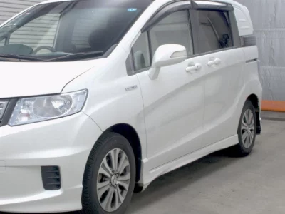 HONDA FREED SPIKE