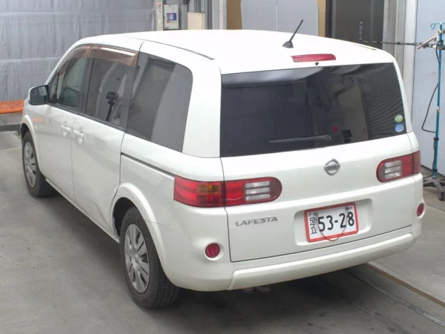 Nissan Lafesta  с аукциона в Японии
