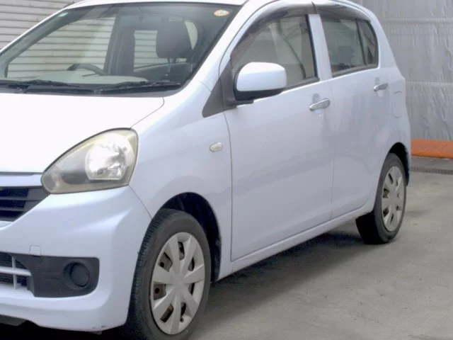 Daihatsu Mira e:S  с аукциона в Японии