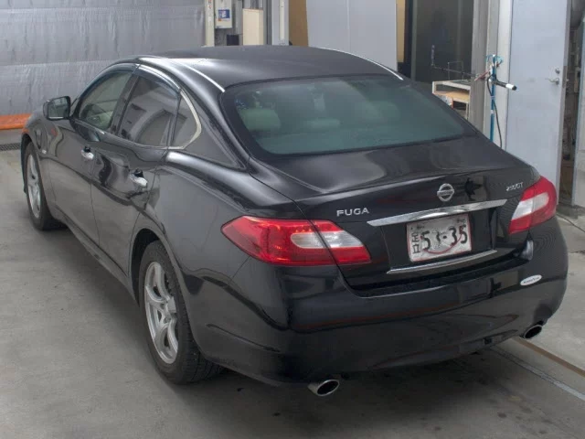 Nissan Fuga  с аукциона в Японии