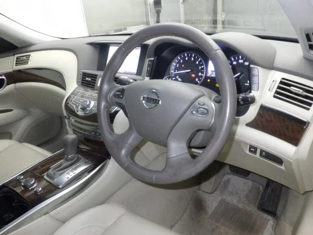 Nissan Fuga  с аукциона в Японии