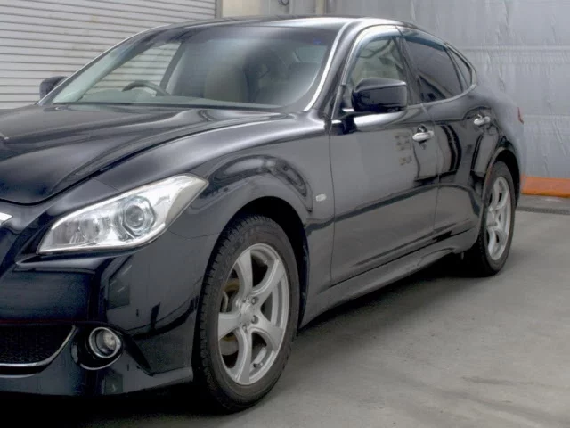 Nissan Fuga  с аукциона в Японии