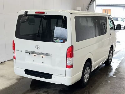 TOYOTA HIACE VAN