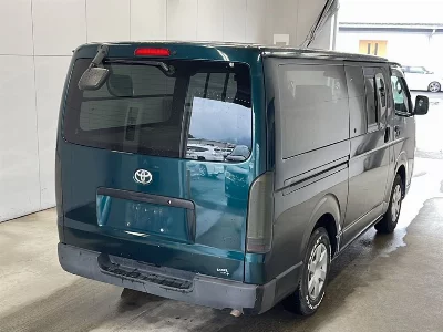 TOYOTA HIACE VAN